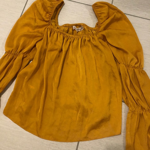 Mustard yellow puff shirt - Picture 2 of 3